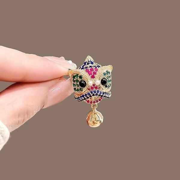 Retro Creative Lion Dance Bell Brooch, Elegant Pin Accessory for Men and Women